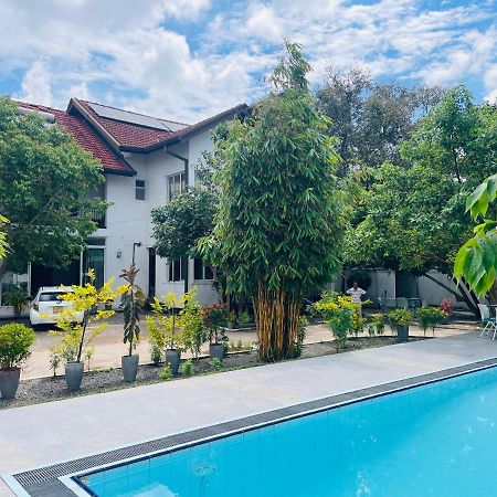 Aradhana Airport Transit Hotel Katunayaka Dış mekan fotoğraf