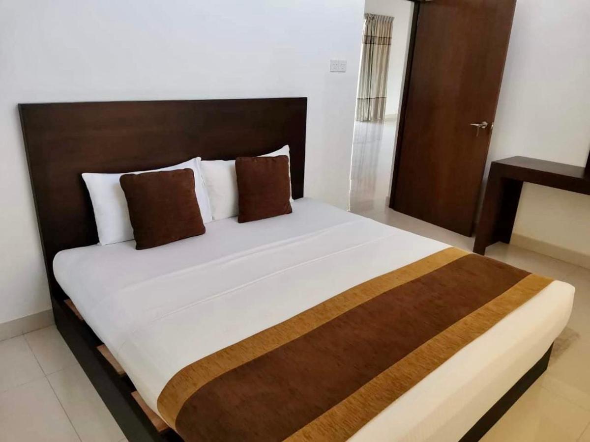 Aradhana Airport Transit Hotel Katunayaka Dış mekan fotoğraf