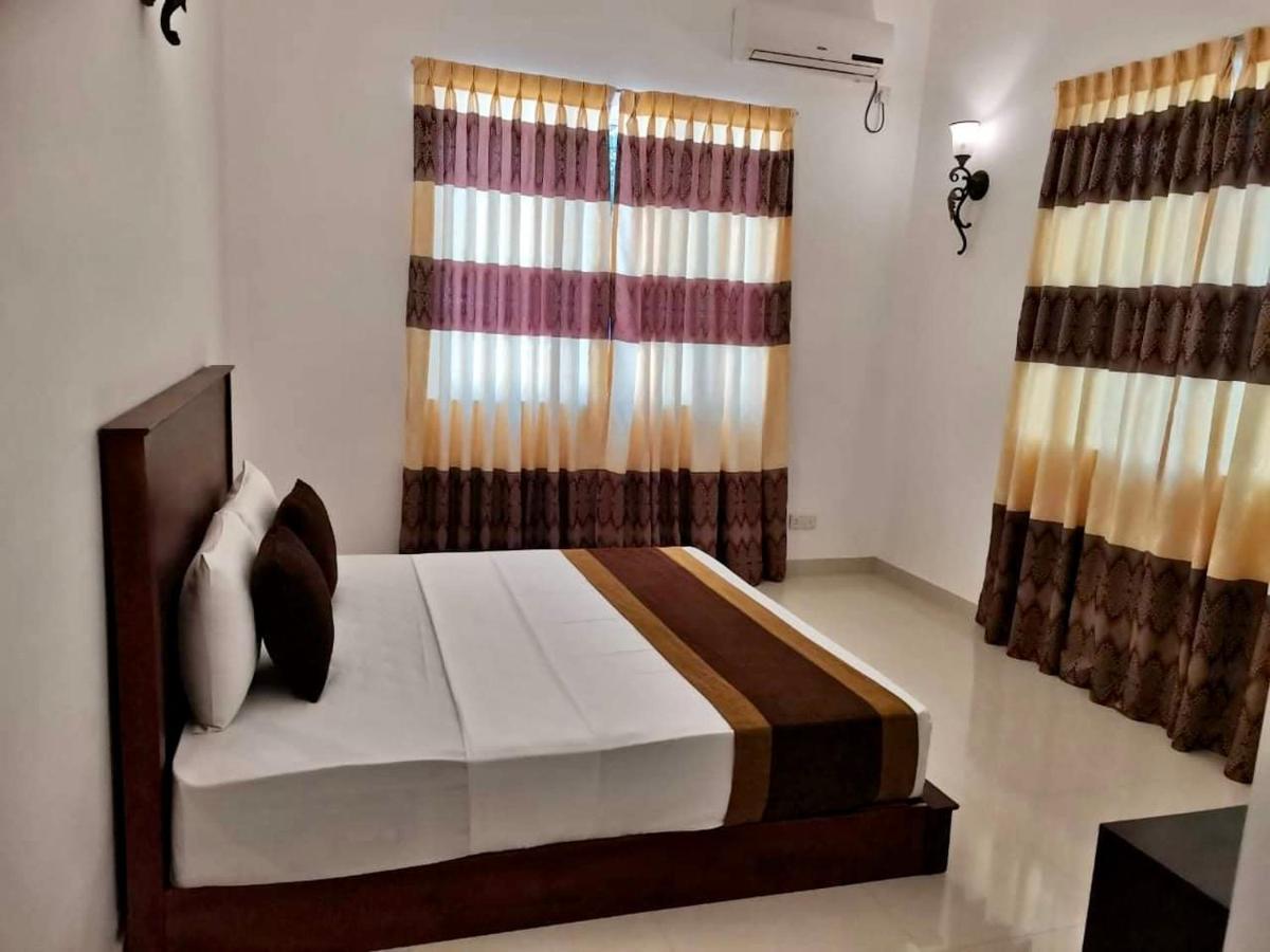 Aradhana Airport Transit Hotel Katunayaka Dış mekan fotoğraf