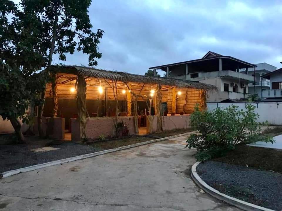 Aradhana Airport Transit Hotel Katunayaka Dış mekan fotoğraf