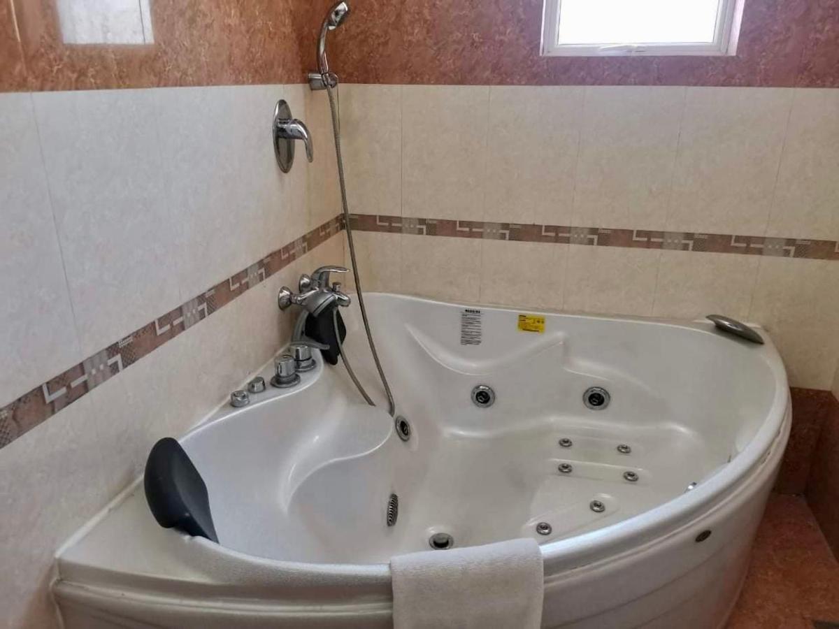 Aradhana Airport Transit Hotel Katunayaka Dış mekan fotoğraf