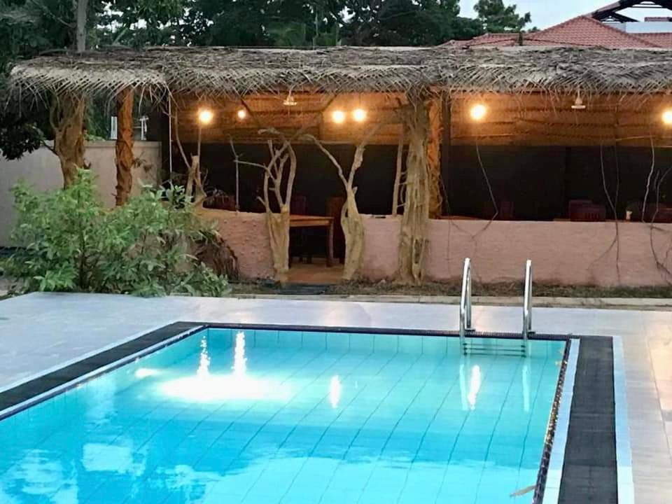 Aradhana Airport Transit Hotel Katunayaka Dış mekan fotoğraf