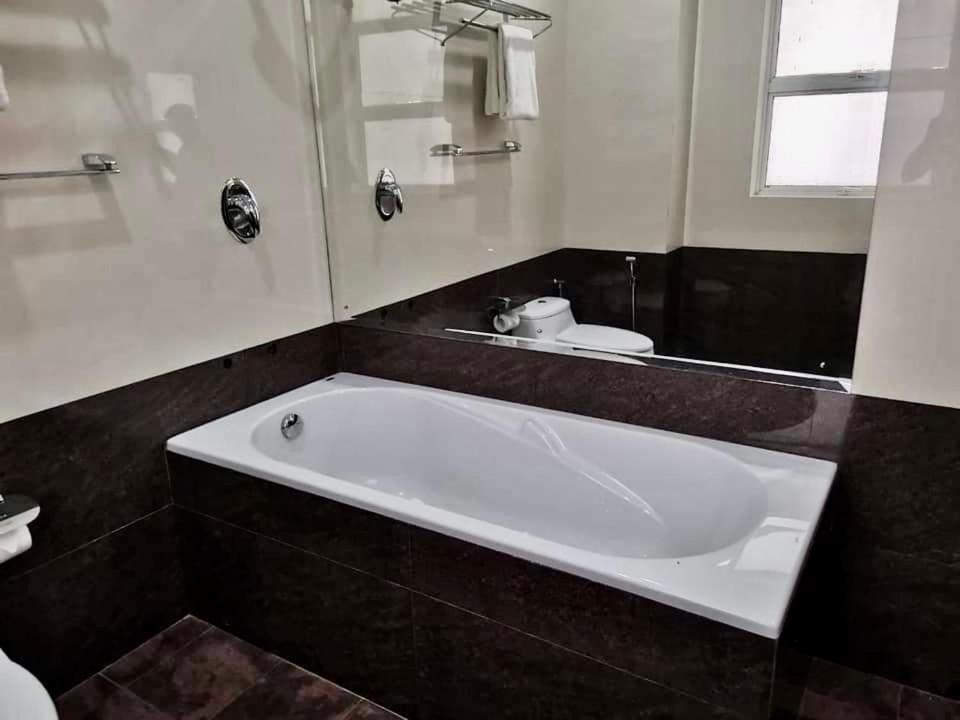 Aradhana Airport Transit Hotel Katunayaka Dış mekan fotoğraf