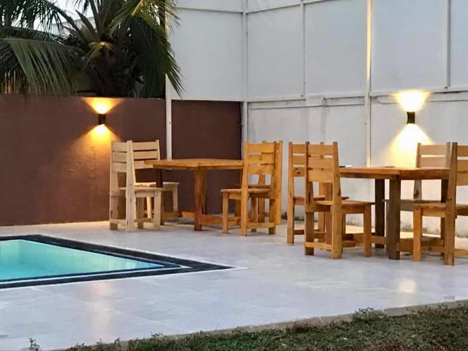 Aradhana Airport Transit Hotel Katunayaka Dış mekan fotoğraf