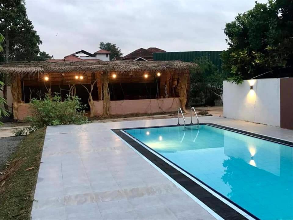Aradhana Airport Transit Hotel Katunayaka Dış mekan fotoğraf