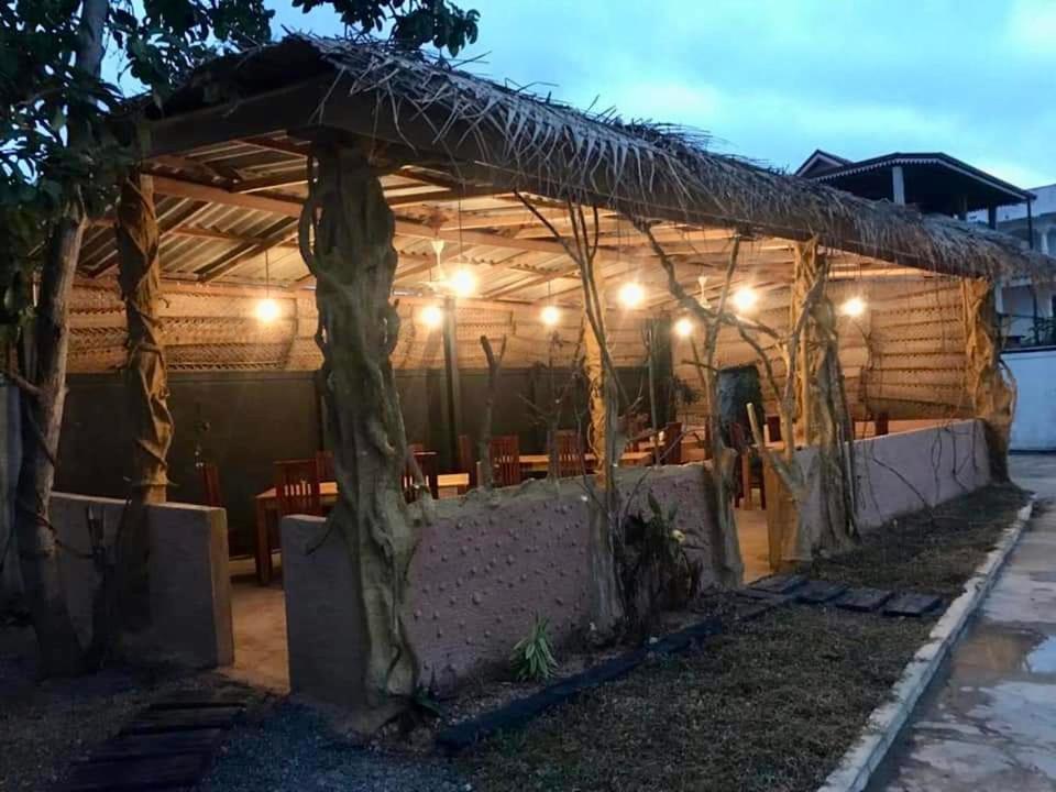 Aradhana Airport Transit Hotel Katunayaka Dış mekan fotoğraf