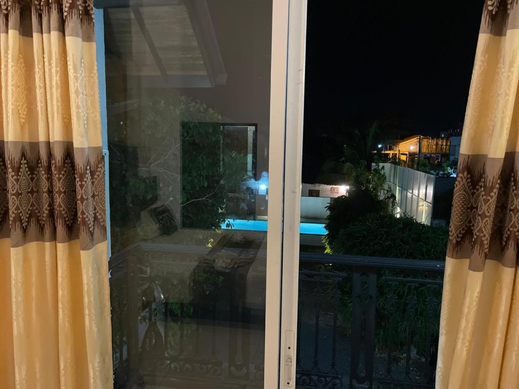 Aradhana Airport Transit Hotel Katunayaka Dış mekan fotoğraf