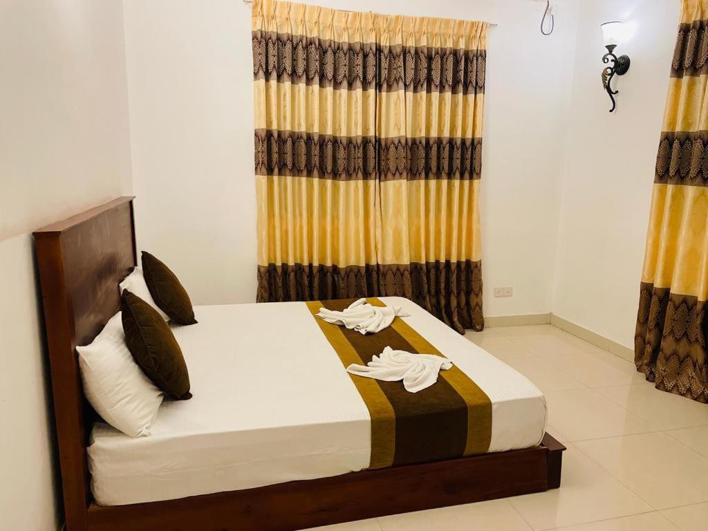 Aradhana Airport Transit Hotel Katunayaka Dış mekan fotoğraf