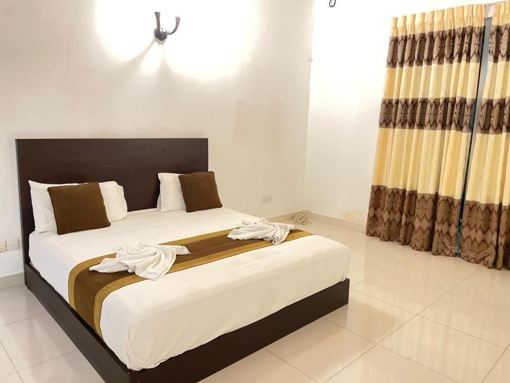 Aradhana Airport Transit Hotel Katunayaka Dış mekan fotoğraf