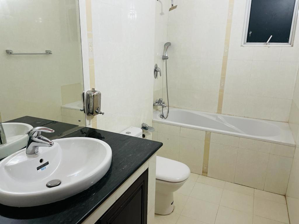Aradhana Airport Transit Hotel Katunayaka Dış mekan fotoğraf
