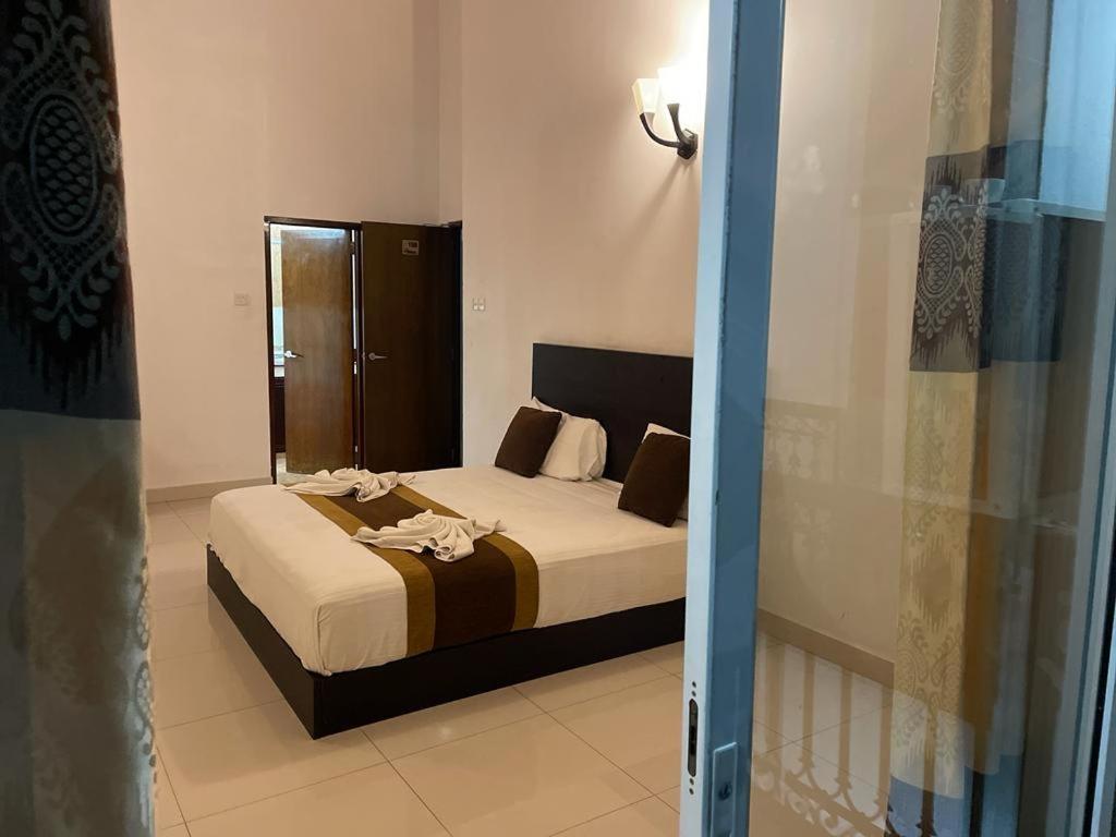 Aradhana Airport Transit Hotel Katunayaka Dış mekan fotoğraf