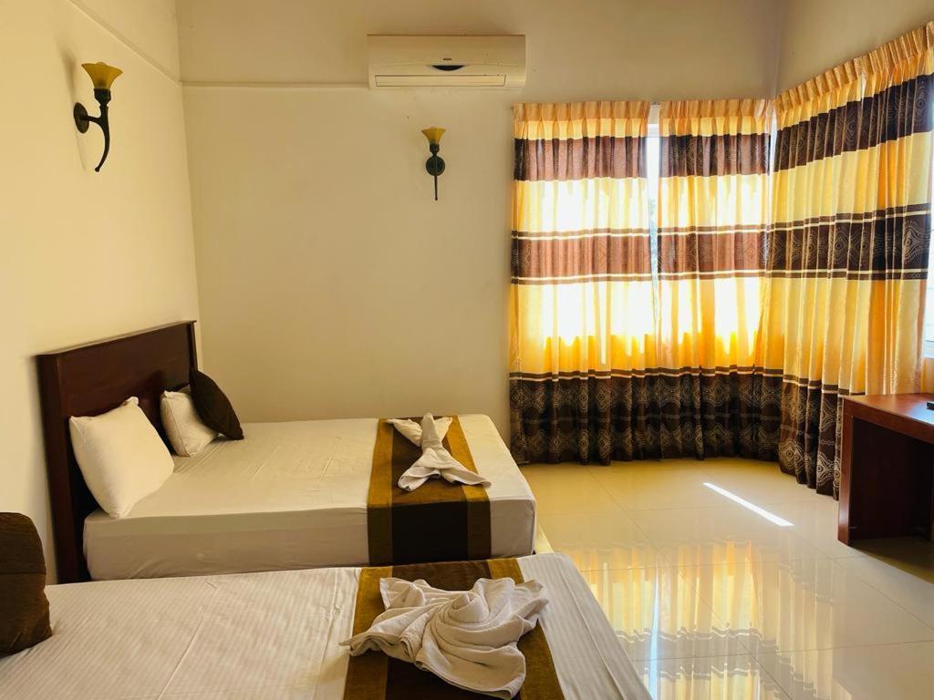 Aradhana Airport Transit Hotel Katunayaka Dış mekan fotoğraf