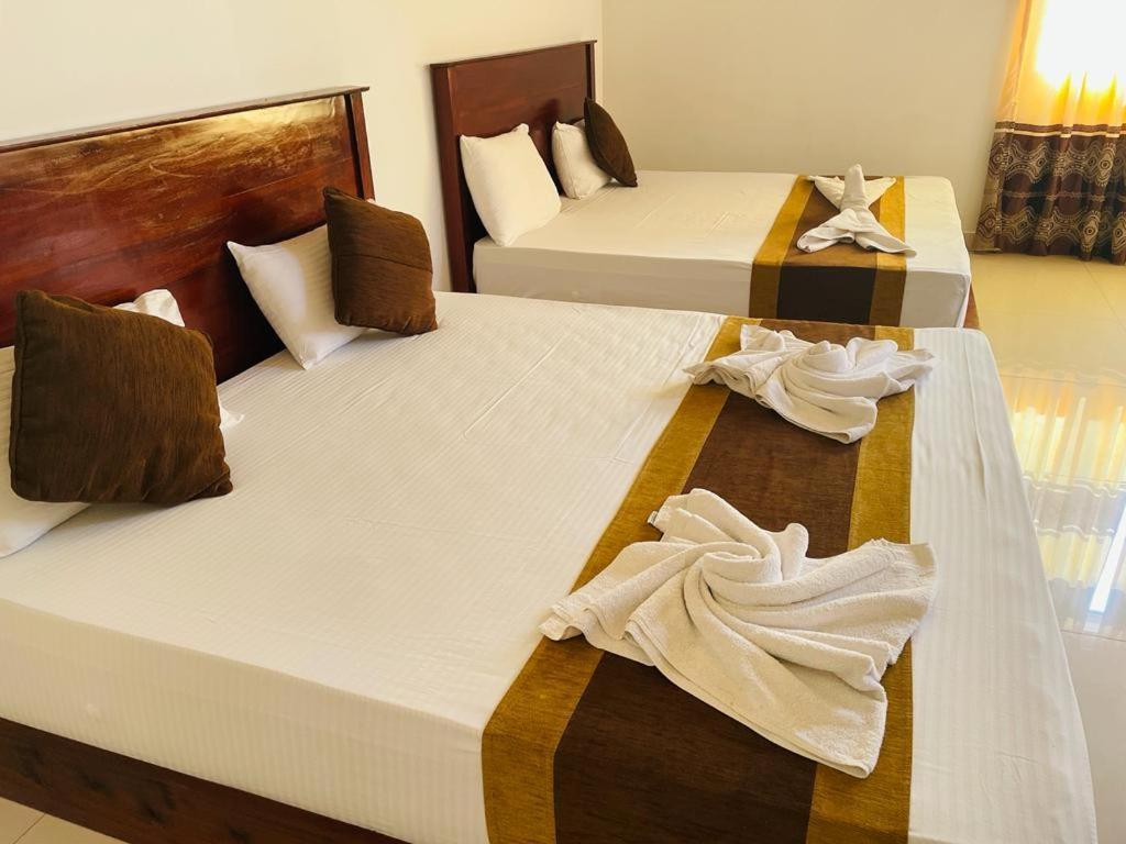 Aradhana Airport Transit Hotel Katunayaka Dış mekan fotoğraf
