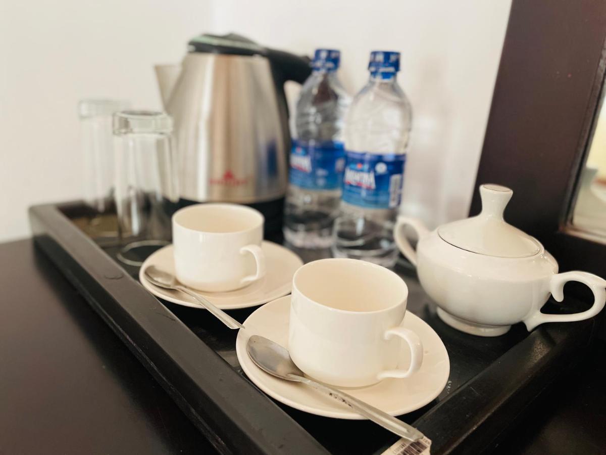 Aradhana Airport Transit Hotel Katunayaka Dış mekan fotoğraf