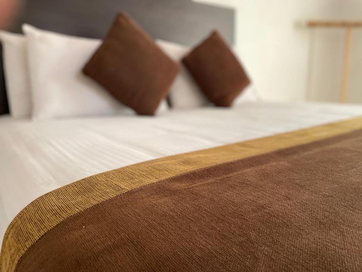 Aradhana Airport Transit Hotel Katunayaka Dış mekan fotoğraf